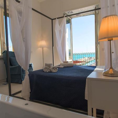 Relais Mareluna - Luxury Apartments Salerno Bagian luar foto