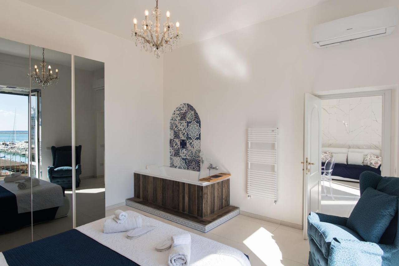 Relais Mareluna - Luxury Apartments Salerno Bagian luar foto