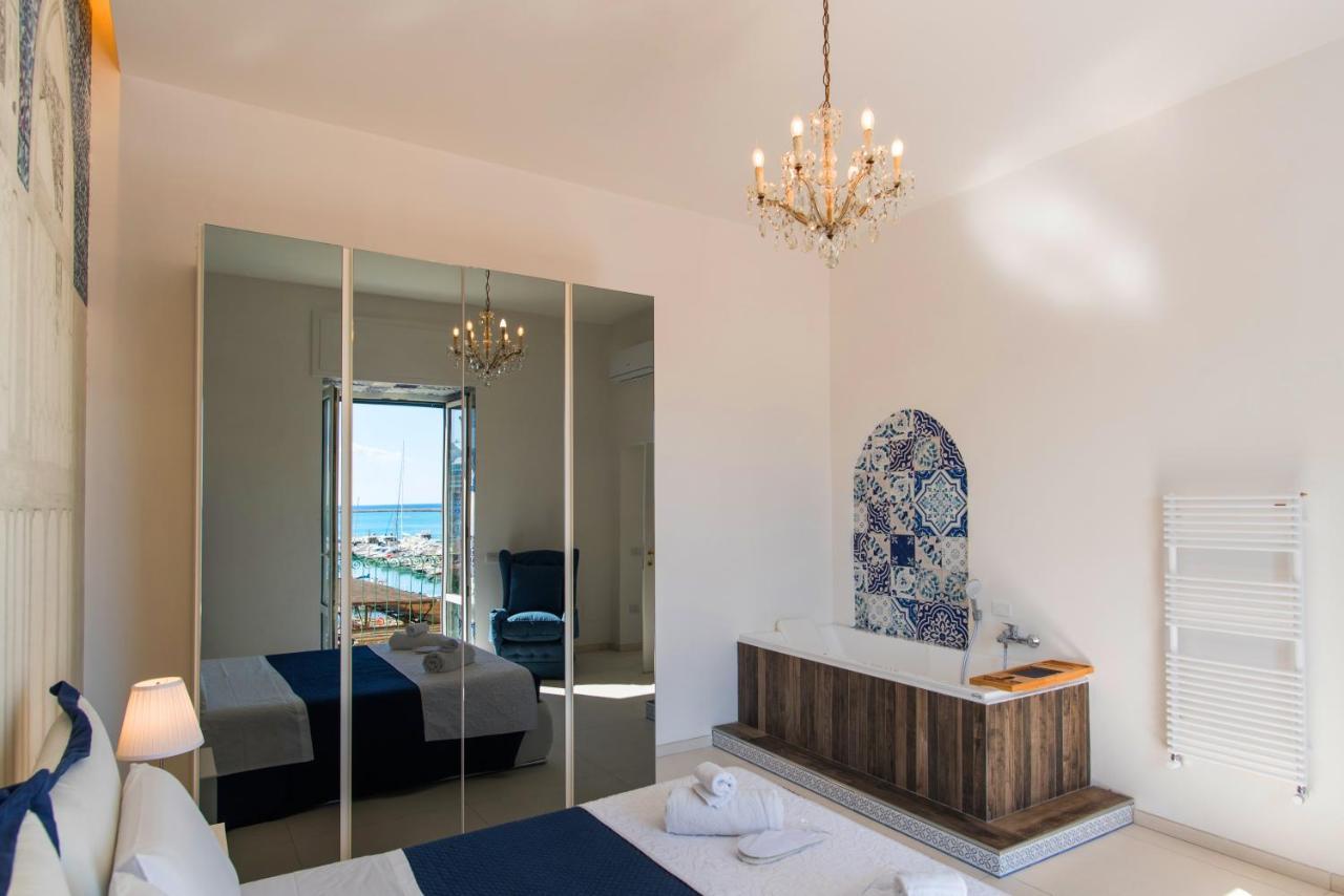 Relais Mareluna - Luxury Apartments Salerno Bagian luar foto